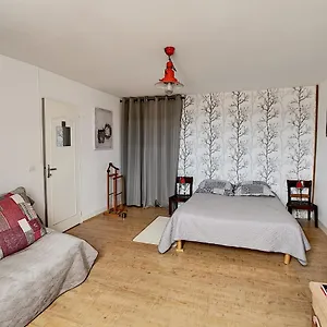 Maison De Au Pied De La Montagne Noire Frühstückspension